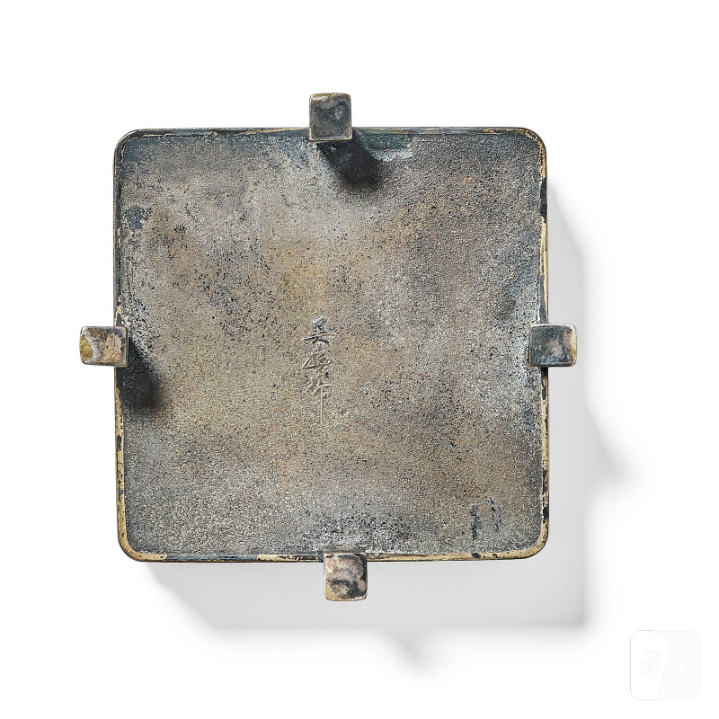 明治時代 木鑲金屬盒兩件、金屬盒一件、劍鍔兩件及手鏈 | TWO METAL MOUNTED WOOD BOXES, A METAL BOX, TWO TSUBA AND A SHAKUDO BRACELET - 图3